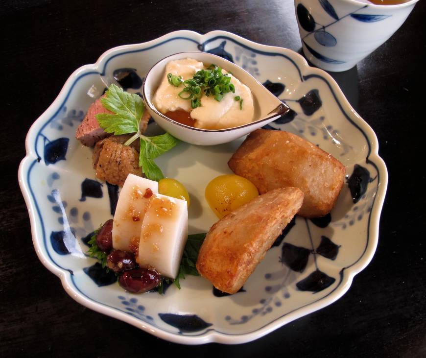 Matsubara-an Keyaki More than just noodles: Even the simplest set meal at Matsubara-an Keyaki opens with a selection of seasonal appetizers, including seafood, vegetables and tofu. | ROBBIE SWINNERTON