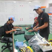 Workers from the ASEAN region work at a factory in Indonesia. | NIFCO INC.