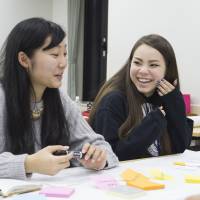 Students discuss their presentation. | MASANORI DOI