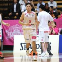 Akita Northern Happinets guard Shigehiro Taguchi, seen in this file photo from last September\'s bj-league-NBL exhibition game in Tokyo, is the top vote-getter for the Jan. 24 bj-league All-Star Game in Sendai. | KAZ NAGATSUKA