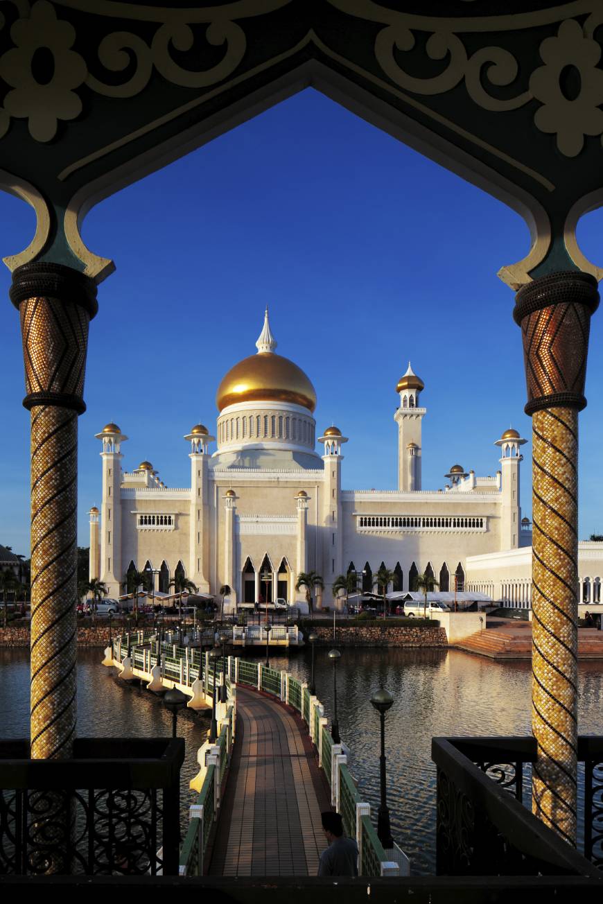 Sultan Omar Ali Saifuddien Mosque
in the capital Bandar Seri Begawan