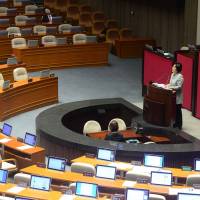 You Seung-hee, a lawmaker of South Korea\'s main opposition Minju Party, delivering a speech to call for revision of the disputed anti-terrorism bill on the main floor of the parliament in Seoul on Wednesday. | AFP-JIJI