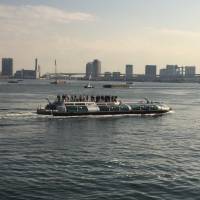 The tour boat Hotaluna cruises in Tokyo Bay on Feb. 4. | MAGDALENA OSUMI