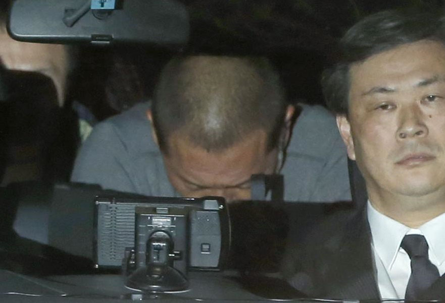Former professional baseball star Kazuhiro Kiyohara is seen entering the Metropolitan Police Department headquarters in Tokyo at 2:15 a.m. Wednesday following his arrest late Tuesday night on suspicion of stimulant drug possession. | KYODO