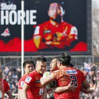 Teammates congratulate Sunwolves capatain Shota Horie (2) after he scores the first try in the team\'s first Super Rugby match on Saturday. | KYODO