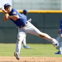 Infielder Munenori Kawasaki participates in fielding practice at the Chicago Cubs\' spring training complex in Mesa, Arizona, on Wednesday. Kawasaki is a non-roster invitee. | KYODO