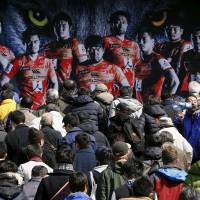 Fans climb the stairs before the Sunwolves-Lions\' Super Rugby match on Saturday at Prince Chichibu Memorial Rugby Ground.  | REUTERS