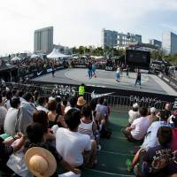 Fans watch the action during the 2013 World Tour Tokyo Masters in Odaiba. | FIBA 3x3