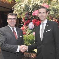 Marcus Bauder (right), the new general manager of the Shangri-La Hotel, Tokyo, shakes hands with outgoing GM Jens Moesker, who is being promoted to area manager and general manager of the Shangri-La Hotel, Toronto, during a reception at the hotel in Tokyo on Feb. 4. | YOSHIAKI MIURA