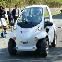 Toyohashi University of Technology and Taisei Corp. unveil their battery-less vehicle in Toyohashi, Aichi Prefecture, on Friday. | KYODO