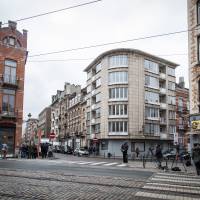 A picture taken Wednesday shows a building at the corner of the street Rue Max Roos — Max Roosstraat and Rue Maurice Ombiaux, in which an Islamic State flag and explosive materials were found. This appartment could be the place from where the three terrorists of Zaventem airport (two of them committed suicide bombings) came to the airport by taxi, | AURORE BELOT / BELGA / AFP-JIJI