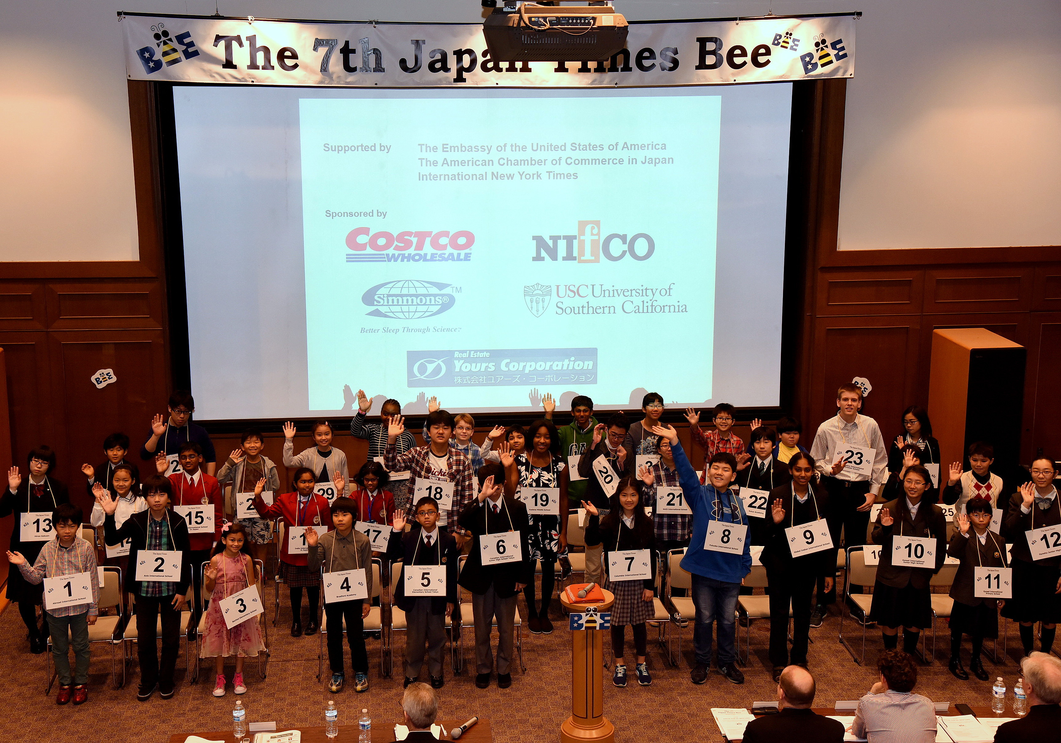 Participants gather for the 7th Japan Times Bee held in Tokyo on Saturday. | SATOKO KAWASAKI