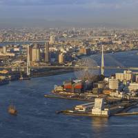 Local leaders in Kansai are pushing several ideas, including decentralization, to counter projections of long-term depopulation in the region. | ISTOCK