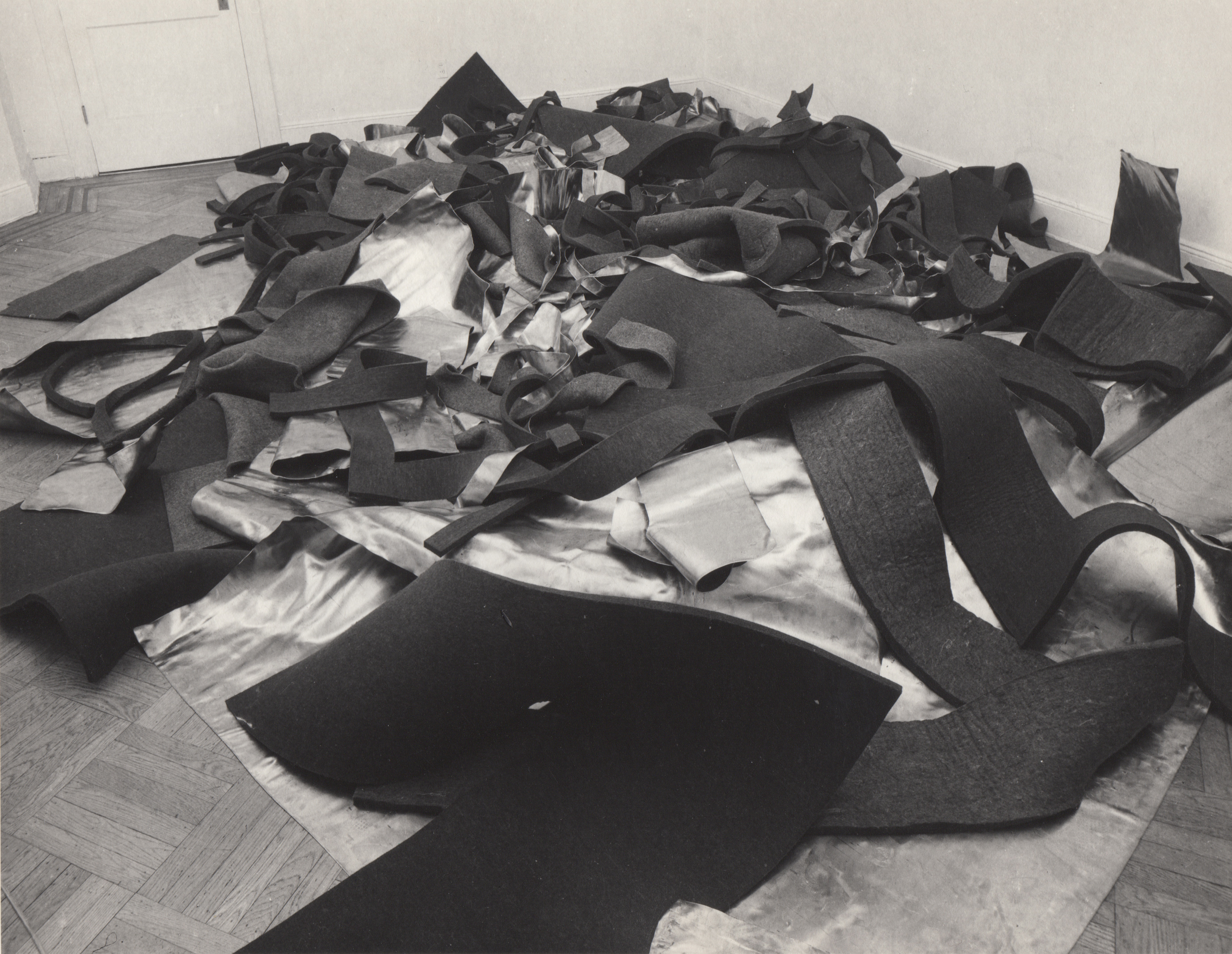 Robert Morris' 'Lead and Felt' (1969), installation view, Castelli Gallery, New York. | © ROBERT MORRIS / ARTISTS RIGHTS SOCIETY (ARS), NEW YORK; COURTESY OF THE ARTIST AND BLUM  & POE, LOS ANGELES / NEW YORK / TOKYO