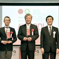 Economy, Trade and Industry Vice Minister Tsuyoshi Hoshino (second from right) poses with winners of the first Nippon Quest Awards at Marugoto Nippon in Asakusa, Tokyo, on March 4. The awards are given to people who spread information about unique regional items on the Nippon Quest website. (From left) \"Food Specialty\" winner Dainari Goka, who won for Halal Gyoza by Nikkoken; \"Goods Specialty\" winner Seiichi Kimoto, who won for Raven Edo Kiriko; and \"Activity Specialty\" winner Genrokuro Matsunaga, who won for visiting a Japanese sword smith. | YOSHIAKI MIURA