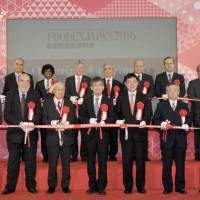 Corporate and government representatives prepare to cut the ribbon at Foodex Japan 2016 (the 41st International Food and Beverage Exhibition) at Makuhari Messe, Chiba Prefecture, on March 8. Exhibitors represent 1,262 domestic companies and 1,935 overseas companies from 78 countries. | YOSHIAKI MIURA