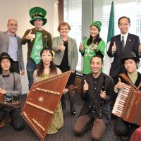 Irish Ambassador Anne Barrington (back row, center) poses with Declan Somers (back, left), chairperson of the Irish Network Japan Tokyo; Yoshihiro Tsuchiya (back, right), vice president of the Ireland Japan Chamber of Commerce and chairperson of the I Love Ireland Festival 2016 Committee;   members of the Irish music group O\'Jizo; and hammered dulcimer player MiMi (front row, second from left), at a press conference announcing St. Patrick\'s Day events at the Japan National Press Club on Feb. 24. | YOSHIAKI MIURA