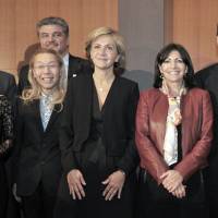 Paris Mayor Anne Hidalgo (second from right) is joined by President of the Regional Council of Ile-de-France Valerie Pecresse (third from right); (from left) 2008 France sightseeing goodwill ambassadors TV announcer Christel Takigawa and flower arranger Shogo Kariyazaki; and French Ambassador Thierry Dana at a press conference held to invite Japanese tourists to France, at the Ambassador\'s residence on Feb. 29. | YOSHIAKI MIURA