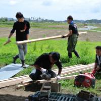 Working at Yotsuba Farm, Higashi-Matsushima　東松島、よつばファームでの作業の様子 | PHILIP  MORRIS JAPAN