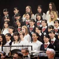 A choir of high school students from areas hit by Japan\'s March 2011 disaster performs Gustav Mahler\'s Symphony No. 2, \"Resurrection,\" in New York on Tuesday to show their thanks for the support they received. College students from New Jersey joined the choir. | KYODO