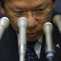 Mitsubishi Motors Corp. President Tetsuro Aikawa faces the media at a news conference Wednesday at the transport ministry over the automaker\'s misconduct related to fuel-efficiency tests. | REUTERS