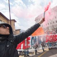 Protesters hold a banner against the planned border controls at the border station Brenner between Austria and Italy on Sunday. | JOHANN GRODER / EXPA / APA / AFP-JIJI