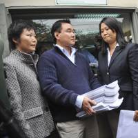 The children of former Peruvian President Alberto Fuijimori &#8212; (from left) Sachi, Hiro, Keiko and Kenji &#8212; hold a formal request for a humanitarian pardon for their father, on the grounds of his tongue cancer, that they submitted to the Ministry of Justice in Lima on Oct. 10, 2012. | AFP-JIJI