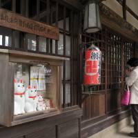 <em>Maneki neko</em> (beckoning cat) figures are seen at Gotokuji Temple in Tokyo’s
Setagaya Ward on March 12. | YOSHIAKI MIURA
