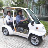 Toyota Motor Corp.\'s Super-Compact Electric Vehicle COMS can be used by residents of Asuke in Toyota, Aichi Prefecture, to get around the district. | CHUNICHI SHIMBUN