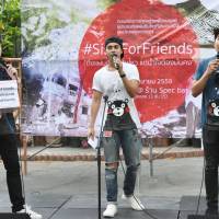 Thai actor Chanon Rikulsurakan (center) asks for donations at a charity concert in Bangkok on Saturday to assist earthquake victims in Japan and Ecuador. | KYODO