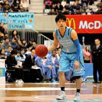 Sunao Murakami and his Kyoto teammates begin their postseason quest for a title on Saturday against Fukuoka. | HIROAKI HAYASHI