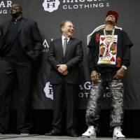 Shaquille O’Neal (left), Tom Izzo (center) and Allen Iverson share a joke during the Basketball Hall of Fame class of 2016 announcement in Houston on Monday. Iverson, Shaq, Yao elected to Hall