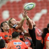 The Sunwolves (in orange) take on the Southern Kings in South Africa on Saturday having lost their opening four Super Rugby fixtures. | AFP-JIJI