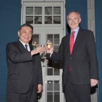 British Ambassador Tim Hitchens (right) shares a toast with Speaker of the House of Representatives Tadamori Oshima during a reception to celebrate Queen Elizabeth II\'s 90th birthday at the ambassador\'s residence in Tokyo on April 19. | YOSHIAKI MIURA