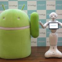 Android\'s Bugdroid mascot (left) poses with SoftBank Corp.\'s Pepper robot at the company\'s headquarters in Tokyo on Thursday. The event was held to demonstrate Pepper\'s compatibility with Android software. | KAZUAKI NAGATA