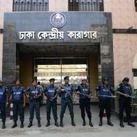 Bangladeshi security personnel stand guard outside a jail in Dhaka on Tuesday where comvicted Jamaat-e-Islami leader Motiur Rahman Nizami is scheduled to hang. | AFP-JIJI