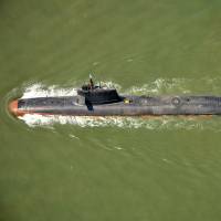 India\'s Scorpene-class Kalivari submarine takes part in its maiden sea trials off the coast of Mumbai on Sunday. | AFP-JIJI