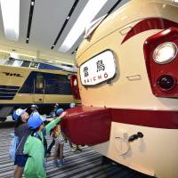 Elementary school pupils gather at the front of the Raicho (Thunderbird), a limited express train operated between 1964 and 2011, at the Kyoto Railway Museum in Kyoto on April 15. | KYODO