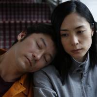 Tadanobu Asano and Eri Fukatsu in Kiyoshi Kurosawa\'s \"Journey to the Shore\" | © 2015 KISHIBENOTABI FILM PARTNERS