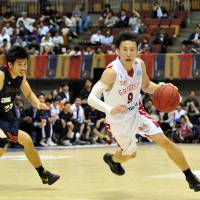 Toyama Grouses guard Takeshi Mito, seen against the Yokohama B-Corsairs in a May 2013 file photo, scored seven points on Sunday in an Eastern Conference first-round playoff game. Toyama defeated the visiting Aomori Wat\'s 81-52. | YOSHIAKI MIURA