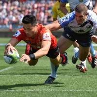 Sunwolves wing Akihito Yamada scores a try against Western Force in Super Rugby action at Prince Chichibu Memorial Ground on Saturday. | AFP-JIJI