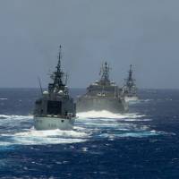 The Canadian Navy frigate HMCS Calgary (front), the U.S. littoral combat ship USS Coronado (center) and the Legend-class cutter USCGC Stratton sail in formation while transiting to the Rim of the Pacific 2016 exercises. | COMMANDER, U.S. 3RD FLEET