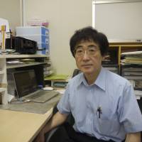 Kazunori Fukuda, who runs a kampo Chinese herbal remedy clinic for cancer patients in Tokyo, calls for lifting of the current ban on the medical use of marijuana. | TOMOKO OTAKE
