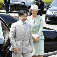 Crown Prince Naruhito and Crown Princess Masako arrive at Kashiwa, Chiba Prefecture, on Sunday to attend a greenery event. | KYODO