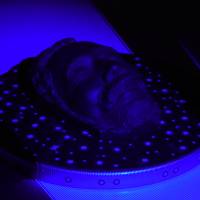 Soseki Natsume\'s death mask, owned by the Asahi Shimbun, is seen being 3-D scanned on Monday to create the face for an android version of the novelist. | NISHOGAKUSHA UNIVERSITY