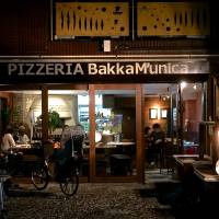Suburban: Well away from the mainstream in the back streets of Samezu (Shinagawa-ku), Pizzeria Bakka M’unica is testament to the spread of artisan pizza in Tokyo.  | ROBBIE SWINNERTON