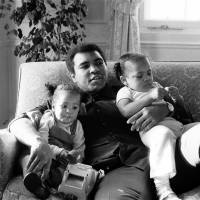 Muhammad Ali relaxes with his daughters Laila (left) and Hana at a hotel in London in this Dec. 19, 1978 file photo. | REUTERS