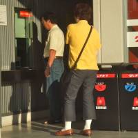 Where\'s the money? Pachinko patrons at an off-site exchange booth | REUTERS