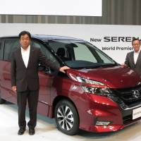 Nissan vice presidents Hideyuki Sakamoto (left) and Kimiyasu Nakamura show the Serena on Wednesday. | KAZUAKI NAGATA