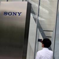 Sony Corp. said Thursday that it plans to sell its unprofitable battery business to Murata Manufacturing Co. | RETUERS